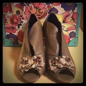 Poetic Licence taupe with rhinestones heels, NWOT, sandstone color
